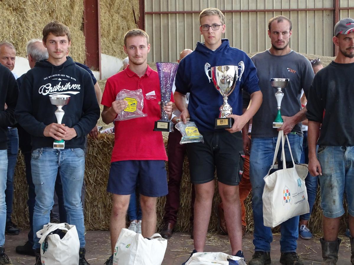 Le podium du jour : Louis Olry et Justin Duval (2e et 1er en planches) ; Alexis Bastien et Alban Olry (1er et 2e à plat). Photo : JL.Masson