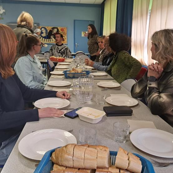 Les partenaires de l’opération ont pu manger aux côtés des élèves.