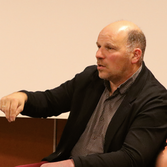 Stéphane Joandel (à g.), éleveur dans la Loire et secrétaire général FNPL, et Christophe Maginot, président de la section lait de la FRSEA, ont échangé avec les producteurs laitiers, le 31 octobre à Metz. © Photo DR