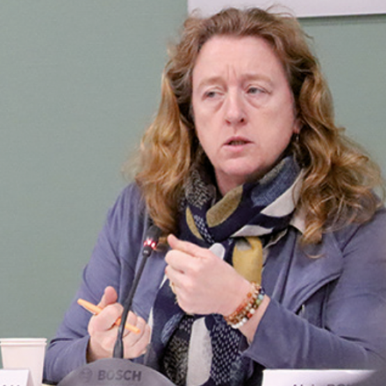 Jérôme Mathieu, président de la Crage, et Béatrice Moreau, vice-présidente de la Région, ont débattu de l‘écocontribution poids lourds voulue par la Région. © Hélène FLAMANT