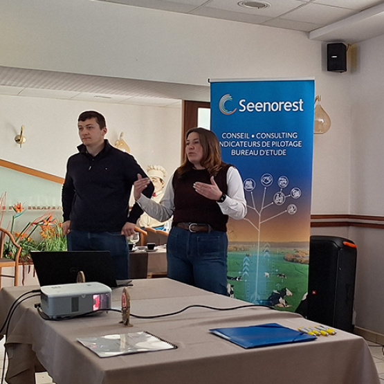 Léa Drouvroy, conseillère Bovins Croissance Seenorest a présenté les moyennes des résultats des adhérents. © Photo Marion FALIBOIS
