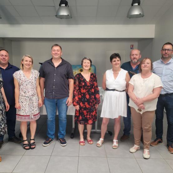 	De g. à d. : Aurélie Hemmer, Joris Erzen, Estelle Pochat, Jean-Philippe Thomassin, Lydie Saunier, Laure Génin, Dominique Sautré, Nathalie Thomas et Jérémy Jenneson. Photo : JL.Masson