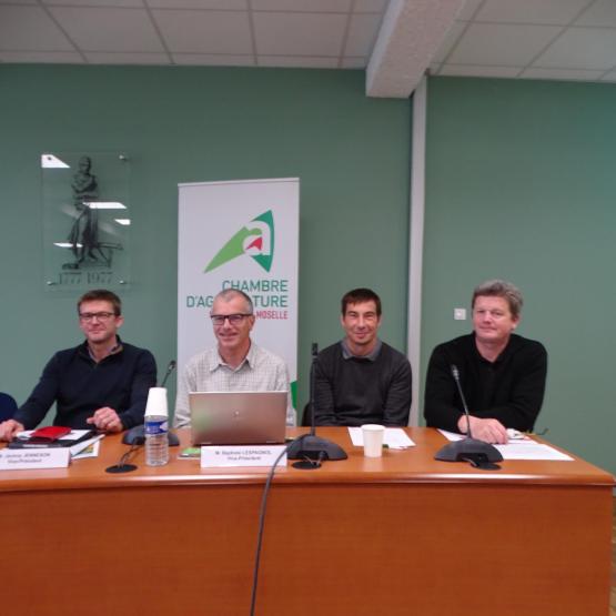 De g. à d. : Florian Boyer (élevage viande) ; Jean-Marc Zsitko (élevage lait) ; Julien Basuyaux (grandes cultures) et Laurent Keller (élevage ovin). Photo : JL.Masson