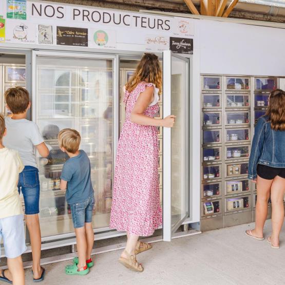 Les casiers permettent aux producteurs de vendre leurs produits alimentaires de manière autonome. Photo : SBOClandoeil.fr