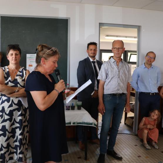 Le temps des discours avec de g. à d. : Laure Genin (CDA 54), Brigitte Paquin (FDSEA 54), Ludwig Mischler (maire de Vathiménil), Didier Bourdon (président du Comice) et Thibault Bazin (député). Photo : I.ANTOINE