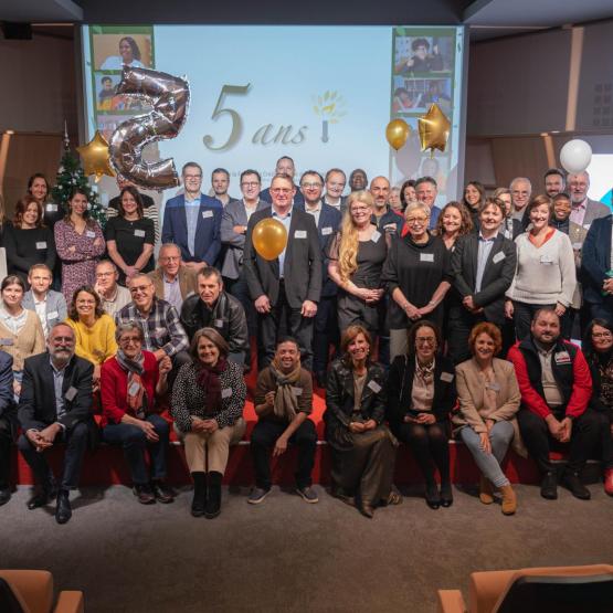 Les porteurs de projets soutenus par la Fondation depuis cinq ans, réunis pour la photo de famille. Photo DR