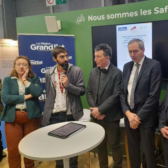 A l’heure de la signature de la convention, Xavier Bailly, président de JA Grand Est, Franck Leroy, président du Conseil régional et Thierry Bussy, président de la Safer Grand Est. Photo : DR