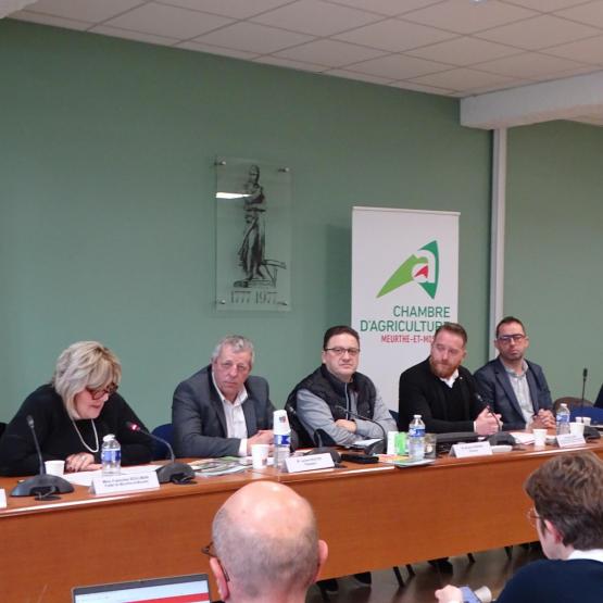 Françoise Souliman (préfet), Laurent Rouyer (pdt CDA), Richard Cherrier (dir CDA), Antony Caps (vice-pdt délégué à l’agriculture du Conseil départemental et Jérémy Jenneson, pdt FDSEA). Photo : JL.Masson.