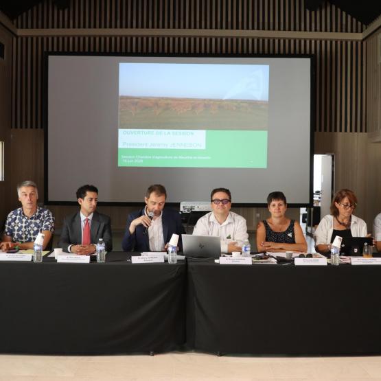 De g. à d. : Florian Segault (3e vice-président), Nicolas Petitjean (2eVP), Nizar Azouz (sous-préfet de Toul), Jeremy Jenneson (président CDA54), Richard Cherrier (directeur), Laure Genin (1èreVP), Barbara Thirion (conseillère dép.), Vincent Barad (4eVP).
