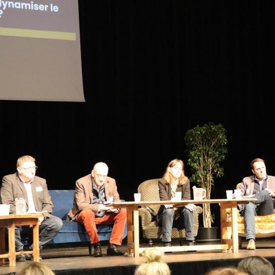 De g. à d. : Fabrice Chartreux (Cc Terres Touloises), Michel Heinrich (Sem Terr’EnR et Ca d’Épinal), Delphine Bertsch (Sem SipEnR), Gauthier Boutineau (Dreal Grand Est) et Dominique Potier (Terres de Lorraine). Photo : H.Flamant