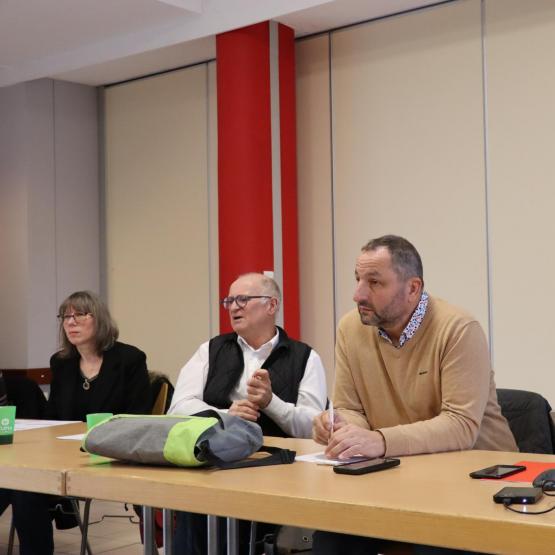Tania Klein et Philippe Thomas, directrice et président de la FrCuma Grand Est, et Frédéric Poinsignon et Quentin Van Kampf, président et animateur de la section Cuma 54-57. Photo : H.Flamant