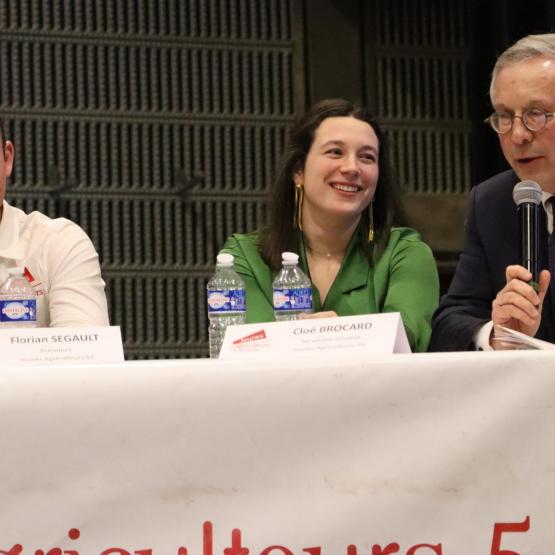 Florian Segault, le président des Ja 54, a interrogé les élus présents : « Est - ce que la France veut encore de ses agriculteurs ? » (Photo : H.FLAMANT)