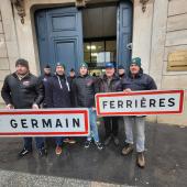 La délégation reçue par le préfet Françoise Souliman, était composée de Julien Genay, Jérémy Jenneson, Florian Segault, Vincent Jeanpierre, et Jean-Marc Bastien, arborant les panneaux de deux villages.