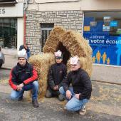 L’histoire des trois petits cochons… racontée au député. Photo : S.Roussel