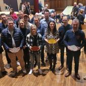 Les éleveurs ayant exposé au Comice de Baccarat ont reçu des plaques. Les jeunes agriculteurs installés dans l’année se sont vu remettre des chèques d’encouragement. Photo : JL.Masson