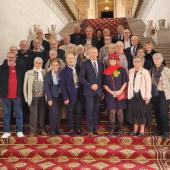 Le groupe de l’Amoma 54 prend la pose dans l’escalier d’honneur du Sénat, réputé pour ses proportions majestueuses. Photo DR.