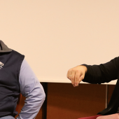 Stéphane Joandel (à g.), éleveur dans la Loire et secrétaire général FNPL, et Christophe Maginot, président de la section lait de la FRSEA, ont échangé avec les producteurs laitiers, le 31 octobre à Metz. © Photo DR