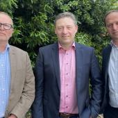 De g. à d. : Sylvain Fardel (directeur adjoint), Claude Grenier (directeur général) et Alain Guillaume (président de Gènes Diffusion). Photo DR.