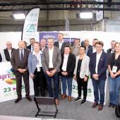 L’ensemble des partenaires réunis lors de la signature du protocole d’engagement pour le déploiement du programme Ambition Éleveurs. Photo DR