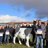 La ferme de l’Alpa, à Haroué, a accueilli la remise officielle des plaques aux six fermes de démonstration de Meurthe-et-Moselle. Photo : H.Flamant