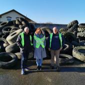  Le président de la Chambre d’agriculture, Laurent Rouyer, au côté de Céline Rein, déléguée aux déchets de la Communauté de communes et Jean-Claude Colin, vice-président d’EMC2, pour le lancement de l’opération. (Photo : D. R.).