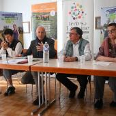 De g. à d. : Laure Genin (vice-présidente CDA54), Dominique Potier (président Terres de Lorraine), Jean-Marc Dupon (maire de Viterne) et Annie Michel (représentante producteurs bio). Photos : J.JORIS
