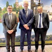 De g. à d. : Jean-François Rinfray Chalopin (Dg adjoint), Denis Piard (président), et Laurent Cazelles (directeur général). Photo Pierre Divoux