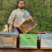 Edouard L’Hote a construit son installation, à partir d’une passion pour les abeilles. Photo : DR
