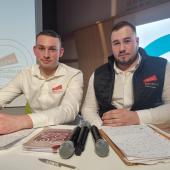 Florian Segault (à g.), aux côtés de Julien Genay: « L’optimisme est essentiel, pour une agriculture innovante, pilier de l’économie de demain ». Photo : JL.Masson