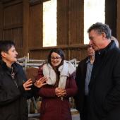 Laure Génin et sa fille, Valentine, ont présenté le Gaec de la Plante Verte, une exploitation de polyculture-élevage typique du territoire. Photto : H.Flamant.