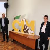 NOUVELLE IDENTITÉ DE TERRITOIRE Passionnément 54 À l’occasion de sa dernière session, la Chambre d’agriculture de Meurthe-et-Moselle a dévoilé un nouveau logo et un nouveau slogan "Passionnément 54" dans l’objectif de doter les produits du département d’u