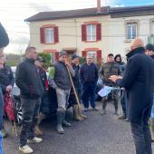 Un temps d’échange avec Dominique Potier, une fois le coup de semonce donné. Photo DR