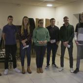 Des chèques remis à neuf jeunes éleveurs ont salué leur engagement dans la profession agricole. Photo : J.JORIS