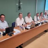 De g. à d. : Pierre Bessin (DRAAF) ; Yann Dacquay (dg CRAGE) ; Jérôme Mathieu (pdt CRAGE) ; Samuel Bouju (secrétaire général préfecture) ; Béatrice Moreau (vice-pdte Conseil régional) et Hervé Sanchez (vice-pdt CRAGE). Photo : JL.Masson