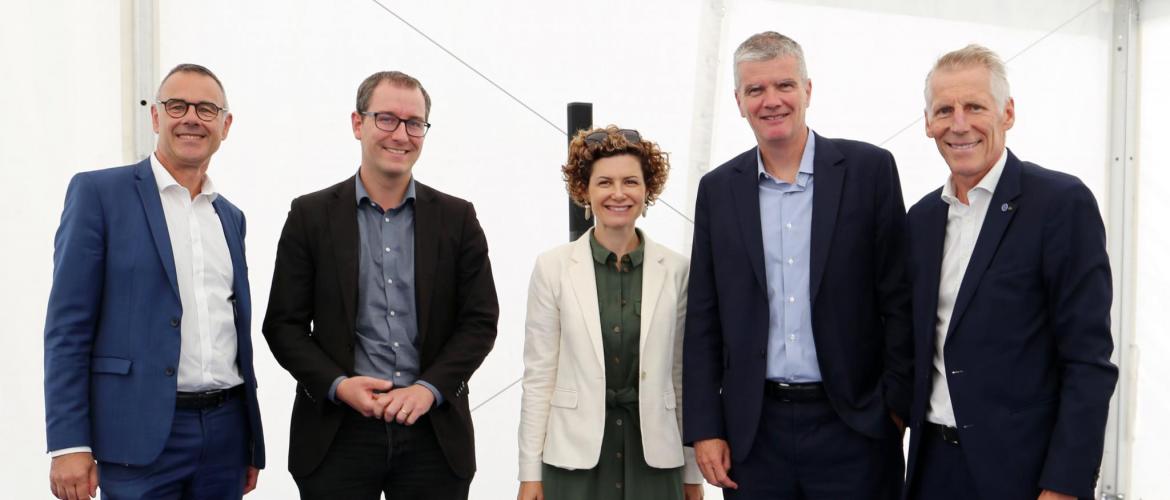 De g à d : Christophe Boudes, Christophe Dechoux, Sandrine Bournaison, Gilles Pouret et Philippe Ravillon (président Sitma Grand Est).  Photo : RC