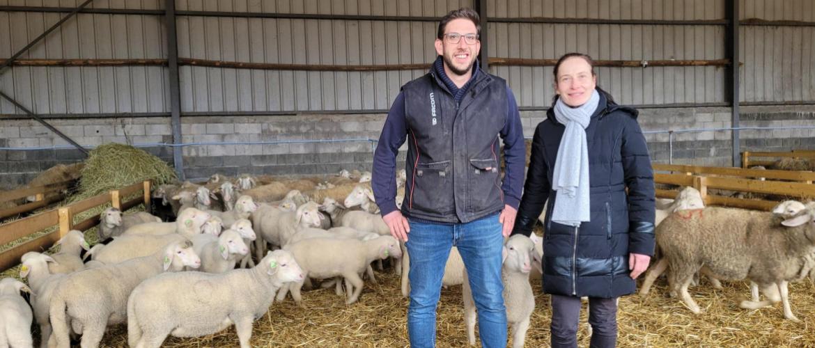 Mathieu et Adeline Carême, une reconversion professionnelle atypique, avec création d’un atelier ovin. Photo : JL.Masson