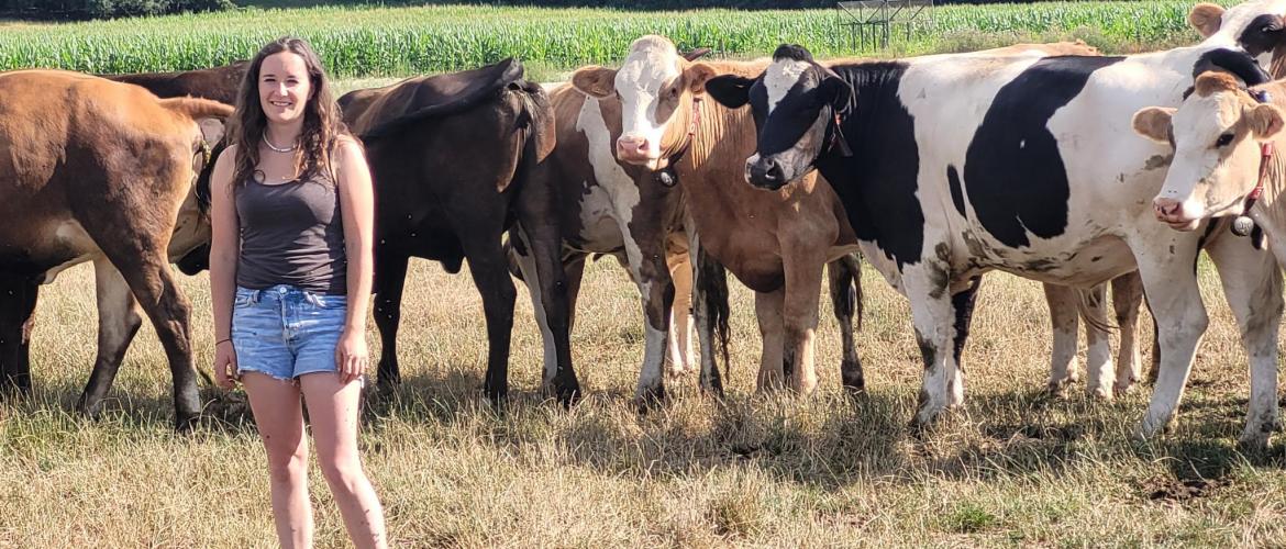 En quête d’un projet «qui ait du sens», Cloé Oesch est actuellement salariée sur l’exploitation familiale.