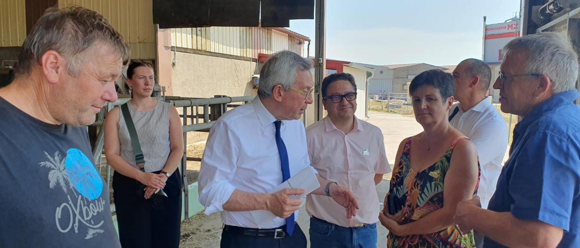 Les échanges ont notamment porté sur le début des moissons,  alors que les fortes chaleurs augmentent le risque d’incendie et  complexifie le travail des agriculteurs. Photo : S.ROUSSEL