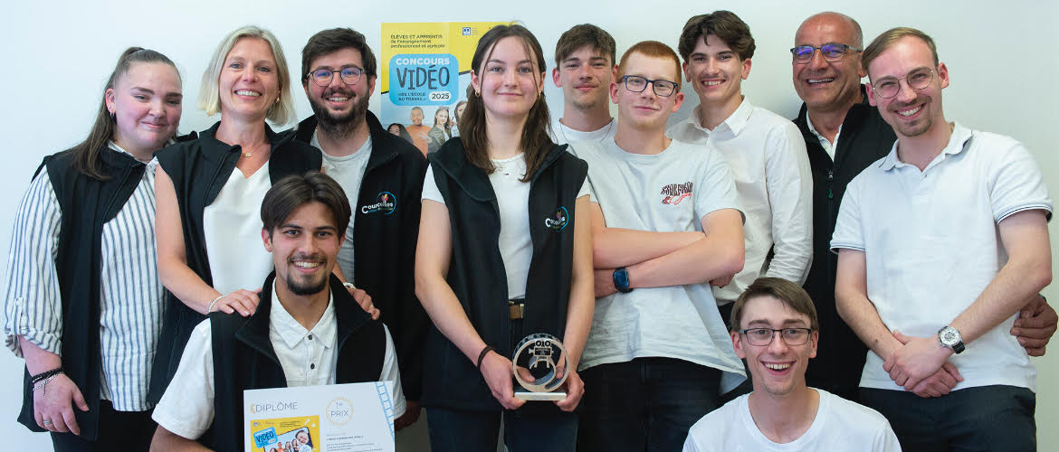 L’équipe s’est vue remettre le trophée par la directrice de l’INRS © Photo Fabrice Dimier