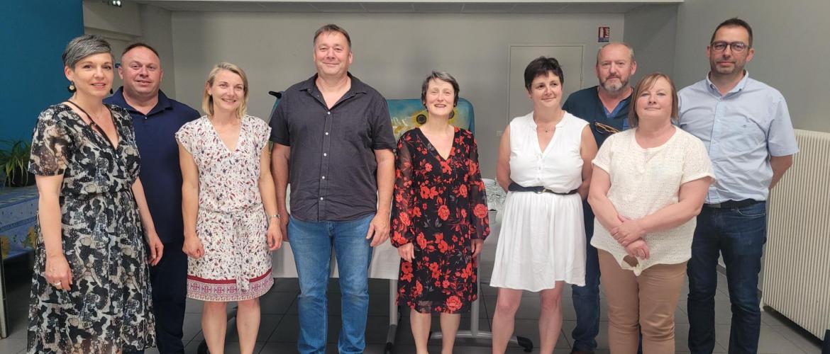 	De g. à d. : Aurélie Hemmer, Joris Erzen, Estelle Pochat, Jean-Philippe Thomassin, Lydie Saunier, Laure Génin, Dominique Sautré, Nathalie Thomas et Jérémy Jenneson. Photo : JL.Masson