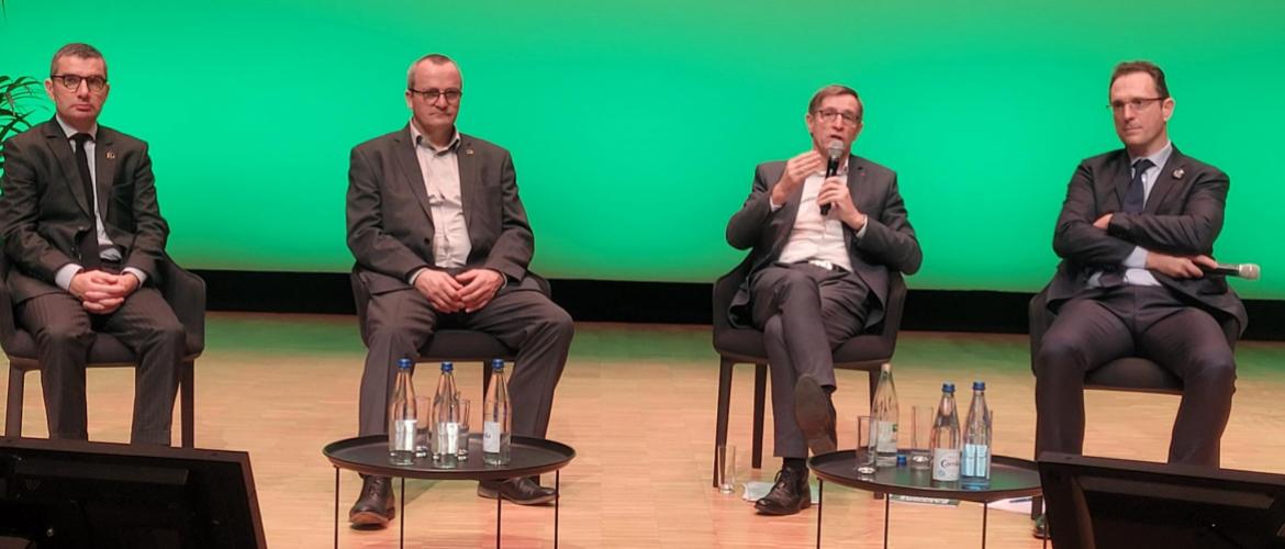 De g. à d. : Pierre-Antoine Ferru (directeur général CAL) ; Bruno Colin (vice-président CAL) ; Dominique Chargé (président de la Coopération agricole) et Pierre-Yves Simonin (président CAL). Photo : JL.Masson