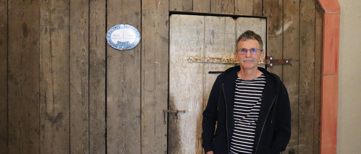 Afin de transporter les joueurs dans un autre monde, une ferme Lorraine des années 80 a été construite par les bénévoles. Photo : Marion Falibois.