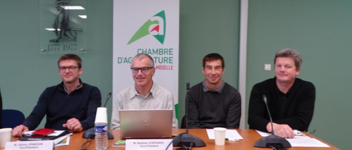 De g. à d. : Florian Boyer (élevage viande) ; Jean-Marc Zsitko (élevage lait) ; Julien Basuyaux (grandes cultures) et Laurent Keller (élevage ovin). Photo : JL.Masson