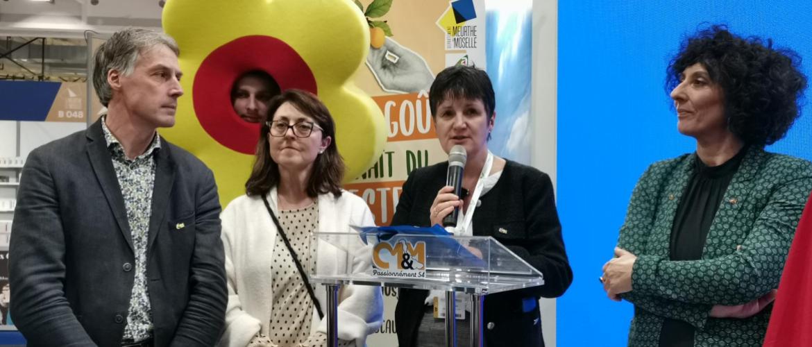 Laure Génin, première vice-présidente de la Chambre d’agriculture, a dévoilé officiellement la nouvelle marque « Passionnément 54 », « un étendard pour ne plus être noyés dans la masse ».(Photo : H.FLAMANT)
