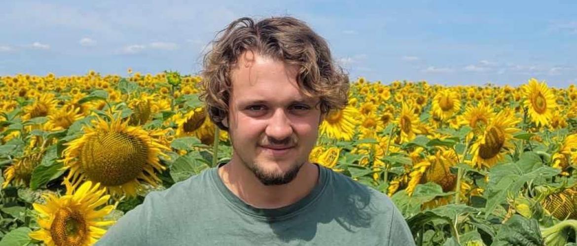 Emilien Colnet est salarié de l'exploitation familiale mais a en charge son fonctionnement au quotidien. Photo DR