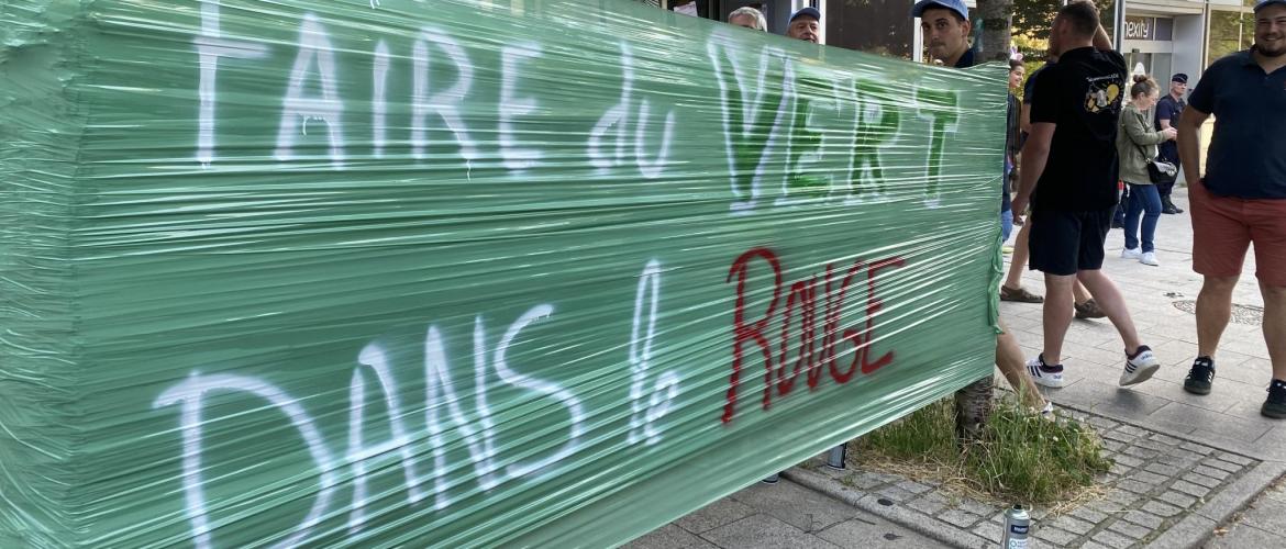Un slogan évocateur exprimé devant l’entrée des locaux de l’ASP. Photo : F.Lang