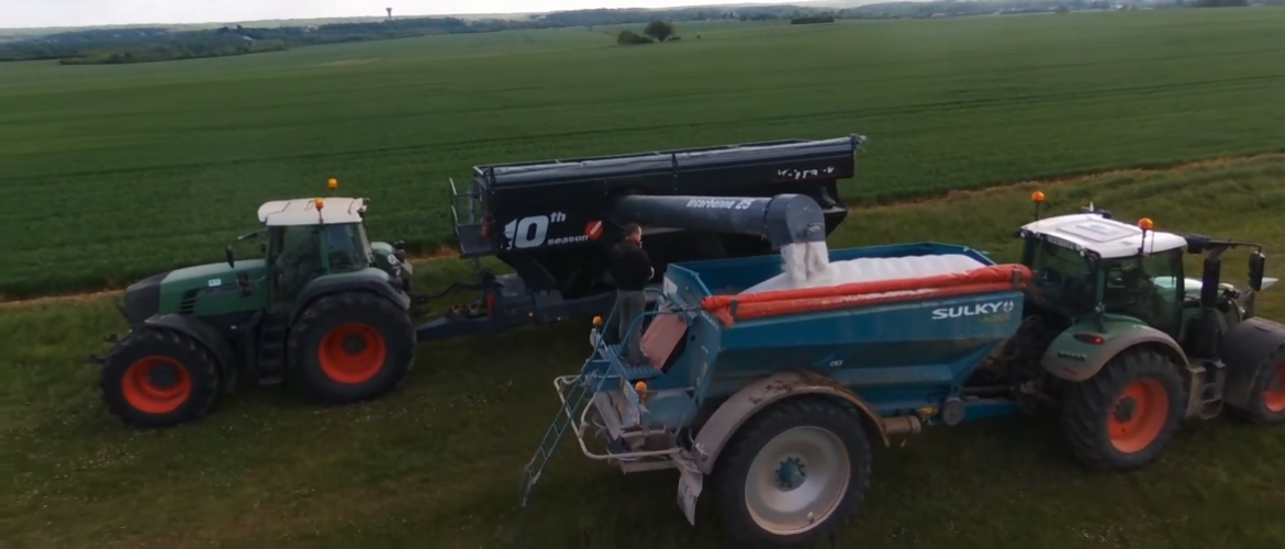 Les recherches montrent que l’ammonitrate est généralement plus efficace pour l’absorption de l’azote par les céréales, comparé à l’urée et aux solutions azotées non traitées. 