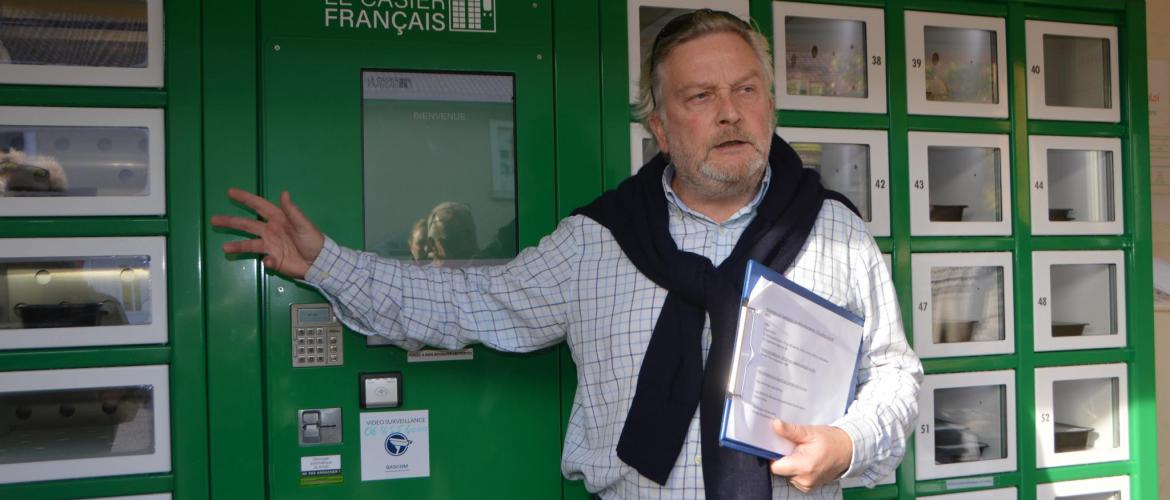 Arboriculteur à Boucq et Beaumont, Frédéric Denizot a installé un distributeur automatique de produits fermiers à Flirey, sur un carrefour stratégique. Photo : H.Flamant