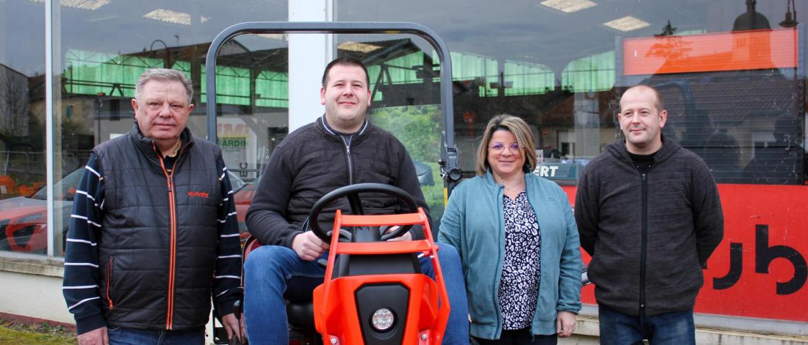 Pierre, Fabrice, Delphine et Christophe, les collaborateurs des ETS Royer Motoculture. (Photo : D. R