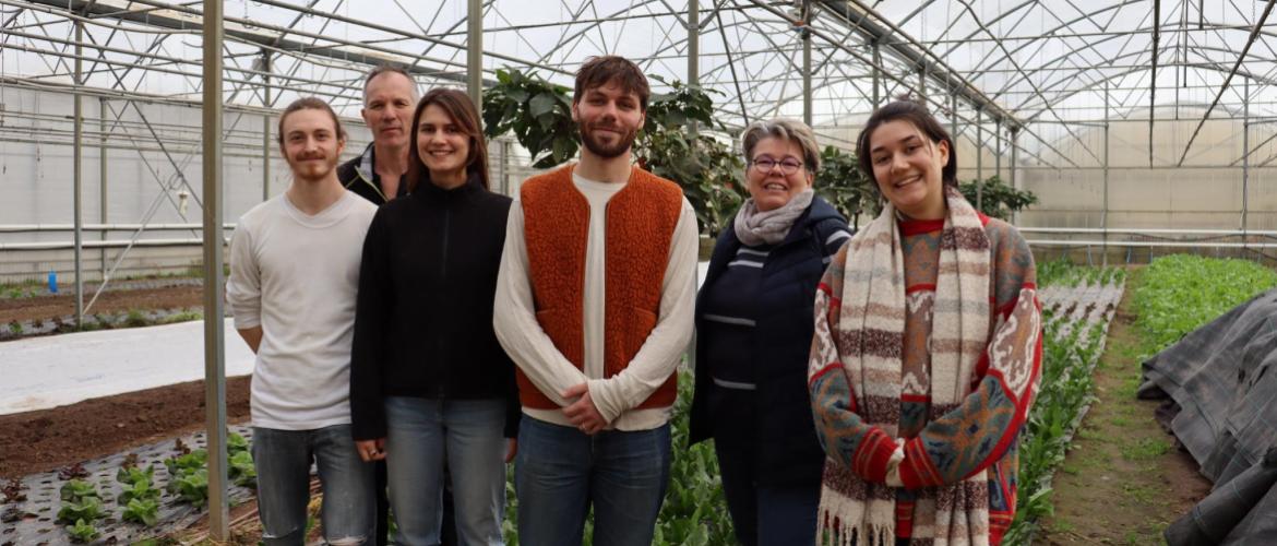 (De g. à d.) : Bastien Delhomme (Bts Mv 2), Christian Fleurentin (Formateur en Sth et agroéquipement), Juliette Haas (Bts Mv 1), Boris Suty (Bts Mv 2), Cécile Aubert (Enseignante en Sciences et Techiques Horticoles) et Julie Schaack (Bts Mv 1). Photo DR